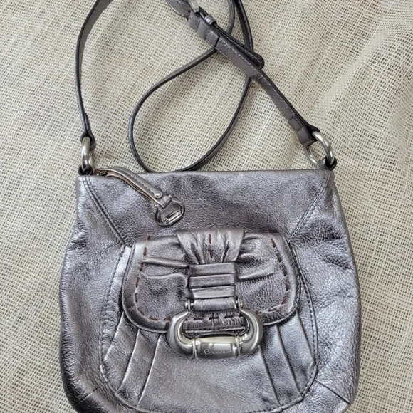 B. Makowsky Metallic Crossbody Bag - Picture 1 of 10